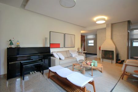 Sala de casa à venda com 3 quartos, 360m² em Santa Lúcia, Belo Horizonte
