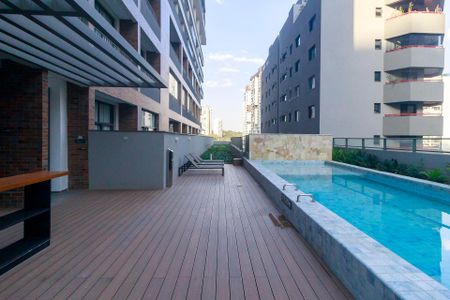 Studio à venda com 32m², 1 quarto e sem vaga Studio à venda com 32m², 1 quarto e sem vagaPiscina