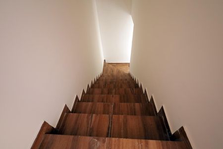 Apartamento à venda com 80m², 2 quartos e 1 vaga Apartamento à venda com 80m², 2 quartos e 1 vagaEscada