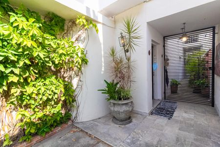Casa à venda com 360m², 5 quartos e 3 vagas Casa à venda com 360m², 5 quartos e 3 vagasGaragem