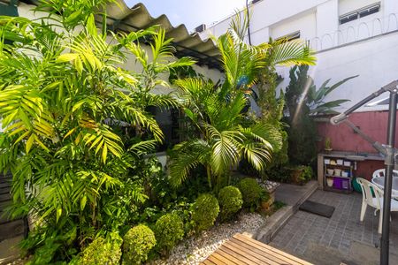 Casa à venda com 360m², 5 quartos e 3 vagas Casa à venda com 360m², 5 quartos e 3 vagasQuintal