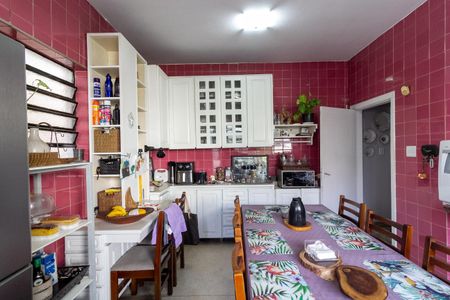 Casa à venda com 360m², 5 quartos e 3 vagas Casa à venda com 360m², 5 quartos e 3 vagasCozinha