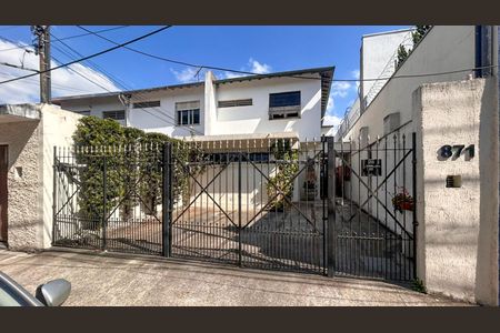 Casa à venda com 360m², 5 quartos e 3 vagas Casa à venda com 360m², 5 quartos e 3 vagasFachada