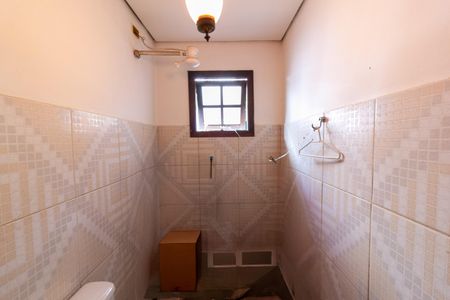 Casa à venda com 360m², 5 quartos e 3 vagas Casa à venda com 360m², 5 quartos e 3 vagasEdícula - Banheiro da Suíte 1