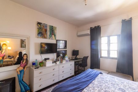 Casa à venda com 360m², 5 quartos e 3 vagas Casa à venda com 360m², 5 quartos e 3 vagasQuarto 2