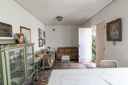 Casa à venda com 360m², 5 quartos e 3 vagas Casa à venda com 360m², 5 quartos e 3 vagasEdícula - Sala integrada com a cozinha