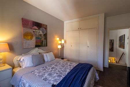 Casa à venda com 360m², 5 quartos e 3 vagas Casa à venda com 360m², 5 quartos e 3 vagasQuarto 2