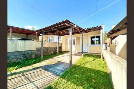 Casa à venda com 54m², 2 quartos e 1 vaga Casa à venda com 54m², 2 quartos e 1 vagaFachada
