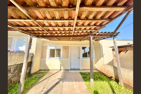 Casa à venda com 54m², 2 quartos e 1 vaga Casa à venda com 54m², 2 quartos e 1 vagaFachada