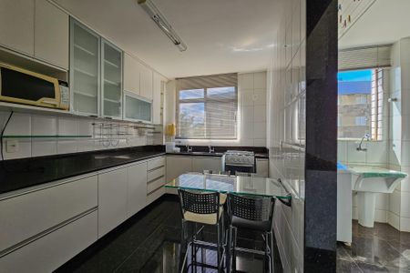 Apartamento à venda com 120m², 3 quartos e 2 vagasCozinha