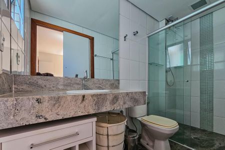 Apartamento à venda com 120m², 3 quartos e 2 vagasBanheiro da Suíte