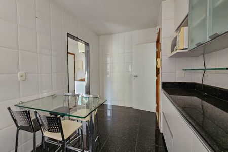 Apartamento à venda com 120m², 3 quartos e 2 vagasCozinha