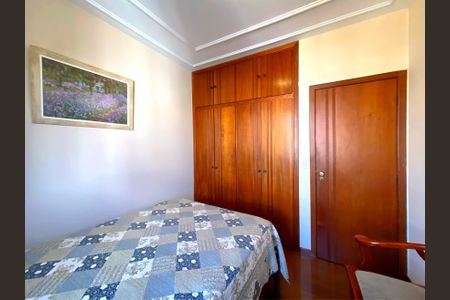 Apartamento à venda com 130m², 4 quartos e 2 vagasQuarto 2