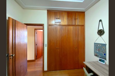 Apartamento à venda com 130m², 4 quartos e 2 vagasQuarto 3