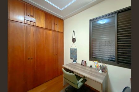 Apartamento à venda com 130m², 4 quartos e 2 vagasQuarto 3