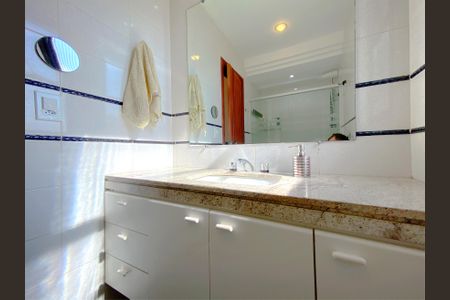 Apartamento à venda com 130m², 4 quartos e 2 vagasBanheiro da Suíte