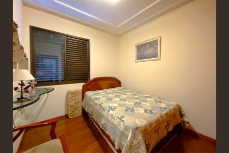 Apartamento à venda com 130m², 4 quartos e 2 vagasQuarto 2