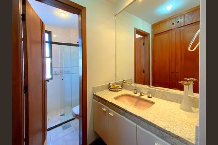 Apartamento à venda com 130m², 4 quartos e 2 vagasBanheiro