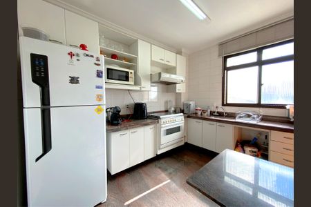 Apartamento à venda com 130m², 4 quartos e 2 vagasCozinha