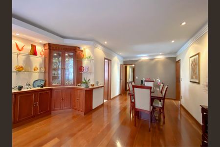 Apartamento à venda com 130m², 4 quartos e 2 vagasSala