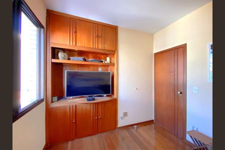 Apartamento à venda com 130m², 4 quartos e 2 vagasQuarto 4