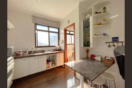 Apartamento à venda com 130m², 4 quartos e 2 vagasCozinha