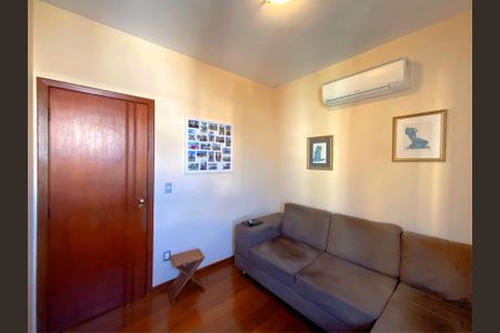 Apartamento à venda com 130m², 4 quartos e 2 vagasQuarto 4