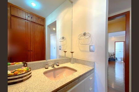 Apartamento à venda com 130m², 4 quartos e 2 vagasBanheiro