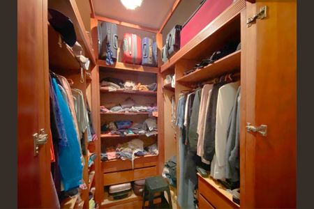 Apartamento à venda com 130m², 4 quartos e 2 vagasCloset da suíte