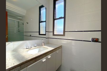 Apartamento à venda com 130m², 4 quartos e 2 vagasBanheiro da Suíte