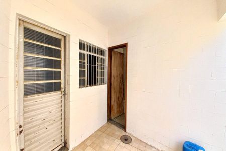 Casa à venda com 180m², 6 quartos e 2 vagas Casa à venda com 180m², 6 quartos e 2 vagasEdícula