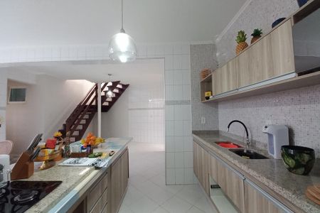 Casa à venda com 180m², 6 quartos e 2 vagas Casa à venda com 180m², 6 quartos e 2 vagasCozinha