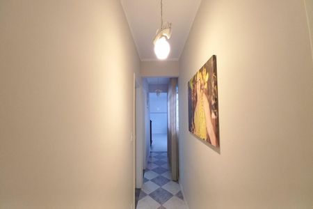 Casa à venda com 180m², 6 quartos e 2 vagas Casa à venda com 180m², 6 quartos e 2 vagasCorredor