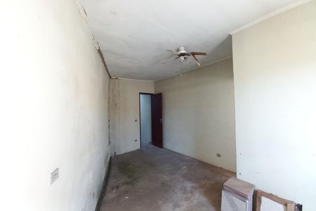 Casa à venda com 180m², 6 quartos e 2 vagas Casa à venda com 180m², 6 quartos e 2 vagasQuarto de Serviço