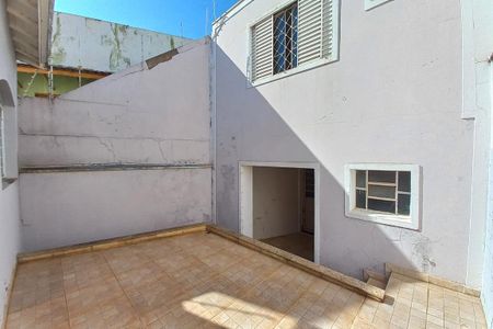 Casa à venda com 180m², 6 quartos e 2 vagas Casa à venda com 180m², 6 quartos e 2 vagasQuintal