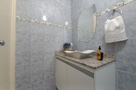 Casa à venda com 180m², 6 quartos e 2 vagas Casa à venda com 180m², 6 quartos e 2 vagasBanheiro