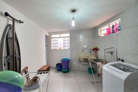 Casa à venda com 180m², 6 quartos e 2 vagas Casa à venda com 180m², 6 quartos e 2 vagasLavanderia