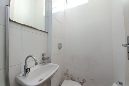 Casa à venda com 180m², 6 quartos e 2 vagas Casa à venda com 180m², 6 quartos e 2 vagasEdícula