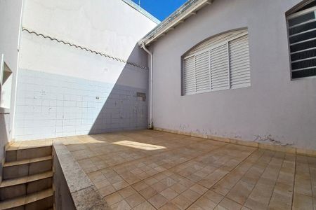 Casa à venda com 180m², 6 quartos e 2 vagas Casa à venda com 180m², 6 quartos e 2 vagasQuintal