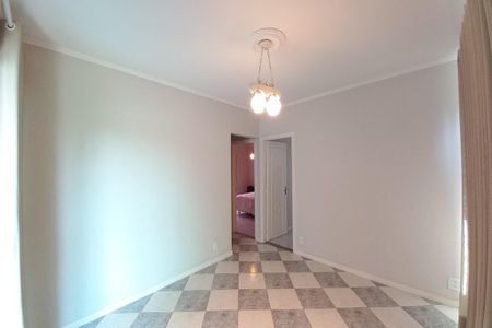 Casa à venda com 180m², 6 quartos e 2 vagas Casa à venda com 180m², 6 quartos e 2 vagasSala