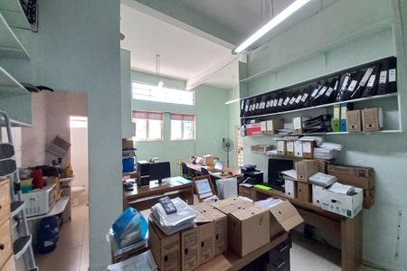 Casa à venda com 180m², 6 quartos e 2 vagas Casa à venda com 180m², 6 quartos e 2 vagasEdícula