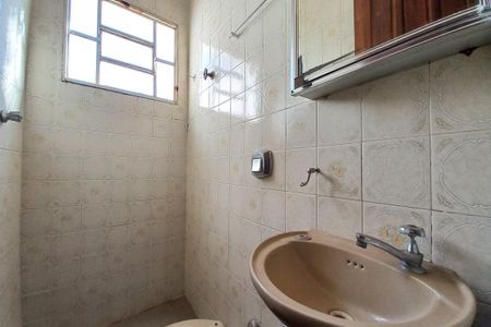 Casa à venda com 180m², 6 quartos e 2 vagas Casa à venda com 180m², 6 quartos e 2 vagasBanheiro de Serviço