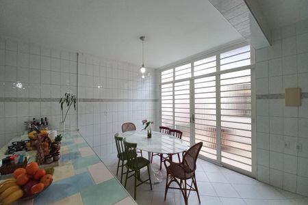 Casa à venda com 180m², 6 quartos e 2 vagas Casa à venda com 180m², 6 quartos e 2 vagasCopa