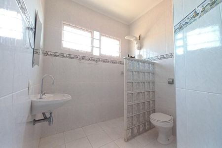 Casa à venda com 180m², 6 quartos e 2 vagas Casa à venda com 180m², 6 quartos e 2 vagasBanheiro da Suíte 2