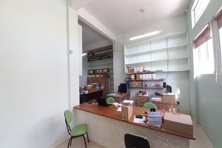 Casa à venda com 180m², 6 quartos e 2 vagas Casa à venda com 180m², 6 quartos e 2 vagasEdícula