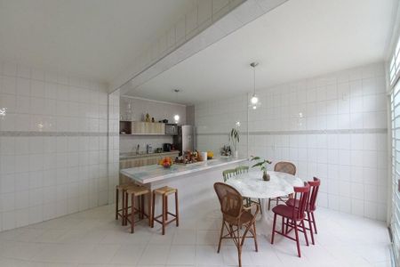 Casa à venda com 180m², 6 quartos e 2 vagas Casa à venda com 180m², 6 quartos e 2 vagasCopa