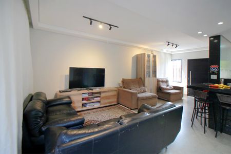 Casa à venda com 350m², 3 quartos e 3 vagasSala