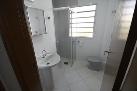 Banheiro de apartamento à venda com 1 quarto, 79m² em Centro, Campinas