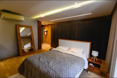 Apartamento à venda com 156m², 3 quartos e 2 vagasSuíte 1