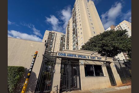 Apartamento para alugar com 48m², 2 quartos e 1 vaga Apartamento para alugar com 48m², 2 quartos e 1 vagaFachada